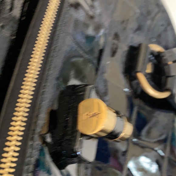 Authentic YSL Muse Messenger Patent leather bag - Picture 7 of 13